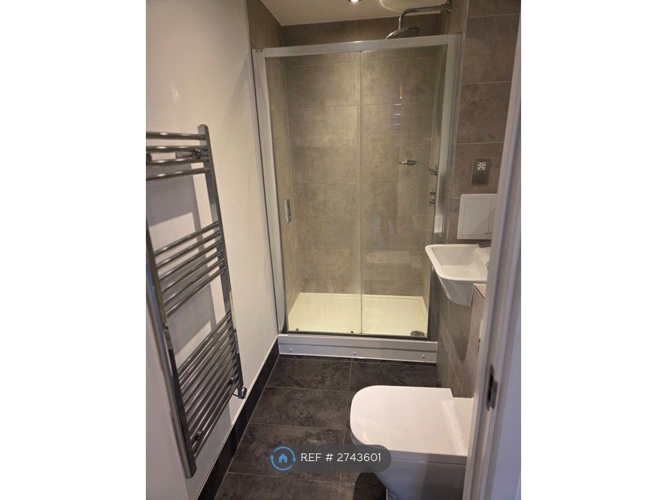 Property photo 2 of 10 Ensuite