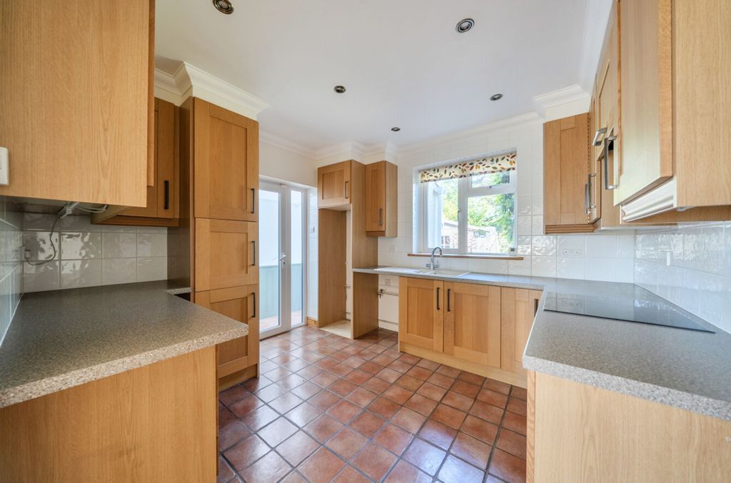 Property photo 2 of 22