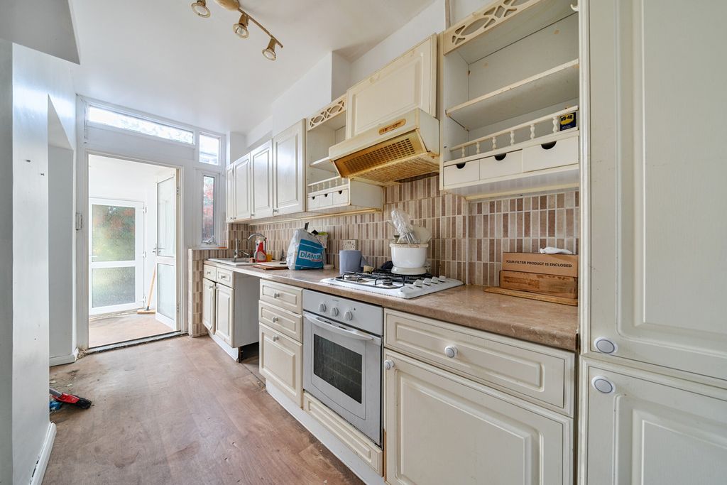 Property photo 3 of 16 Kitchen