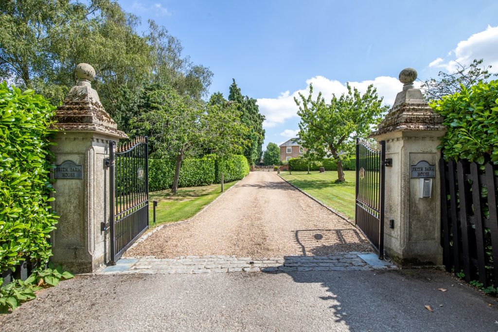 Property photo 2 of 35 Gated Driveway