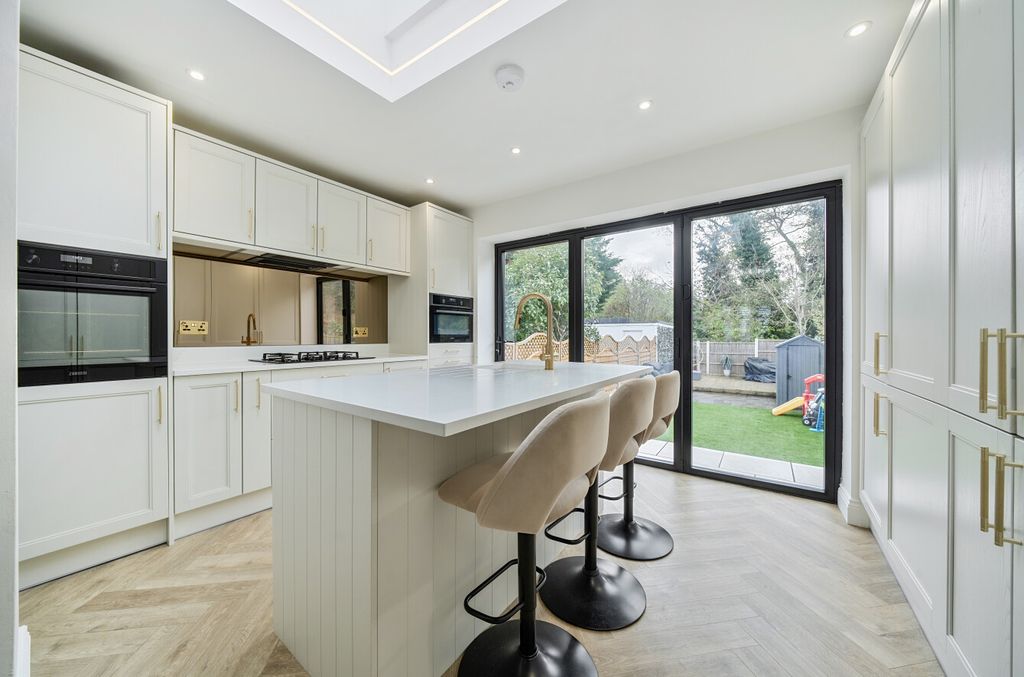 Property photo 3 of 14 Kitchen1