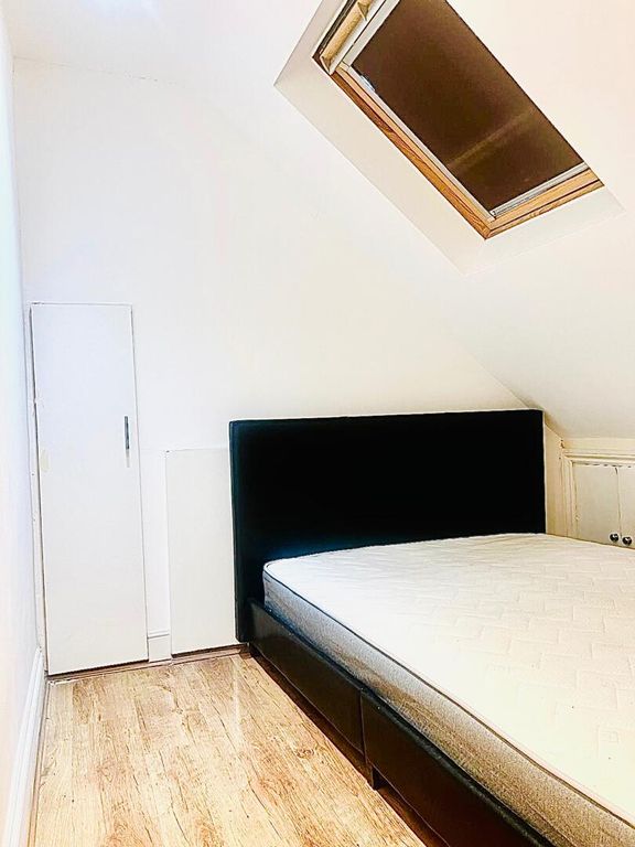 Property photo 2 of 5 Bedroom