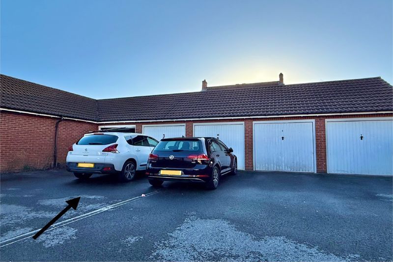 Property photo 2 of 11 Garage/Parking Nearby