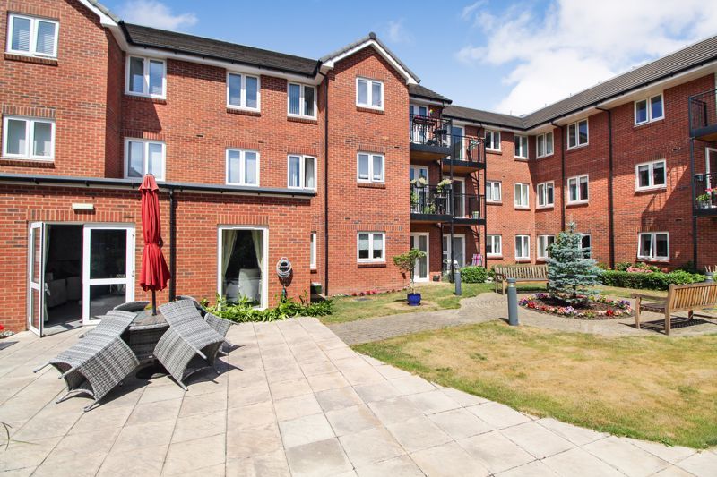 Property photo 1 of 18 Communal Gardens