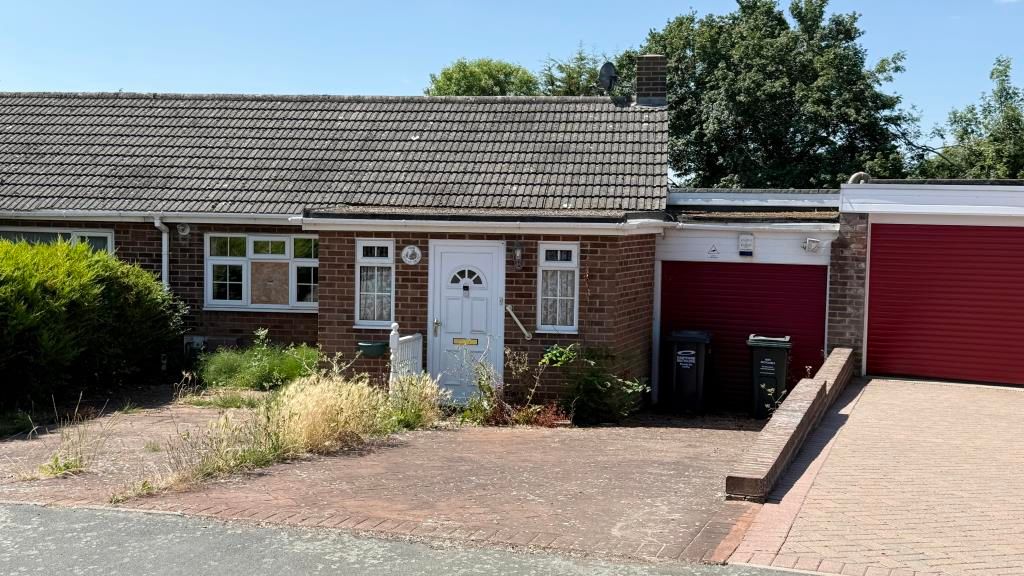 Property photo 1 of 10 External Image Of Bungalow From Street