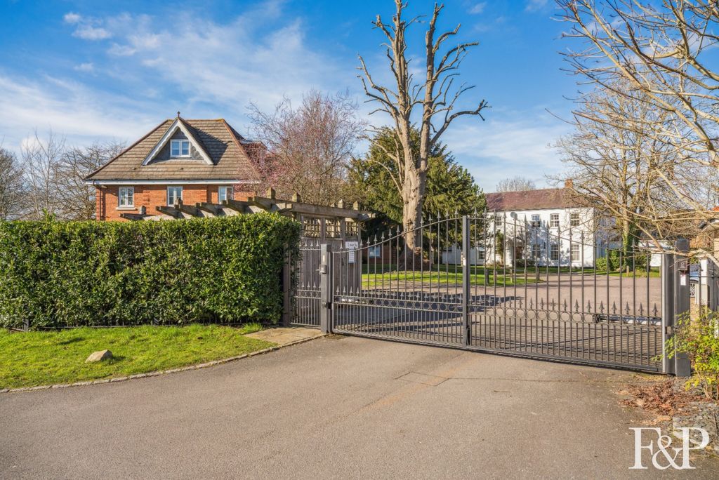 Property photo 2 of 16 4906075