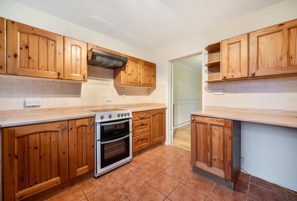 Property photo 3 of 19 1374642-7-690A285...