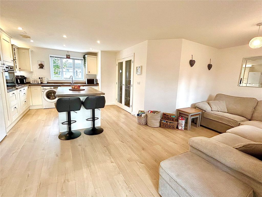 Property photo 2 of 18 Picture No. 24