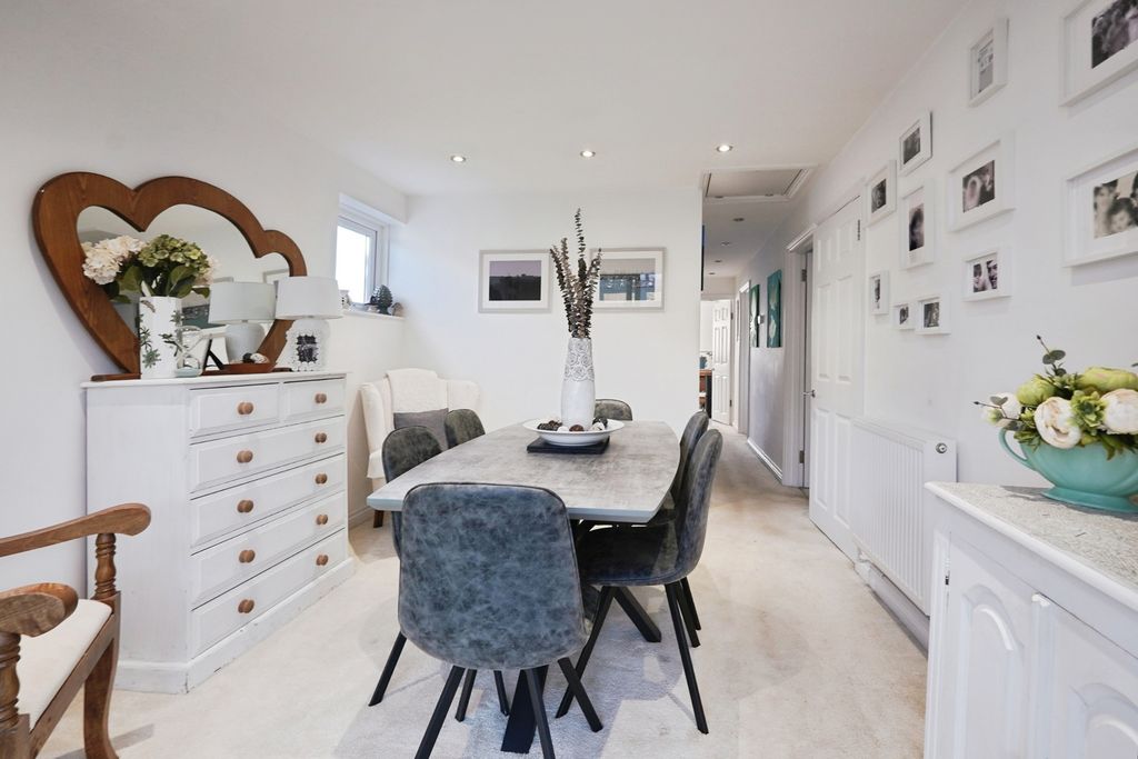 Property photo 3 of 22 Pbox-Img.Jpg