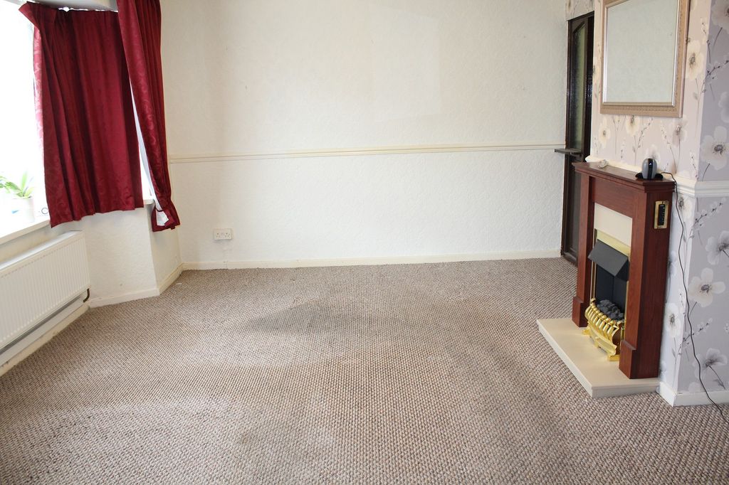 Property photo 2 of 9 Lounge