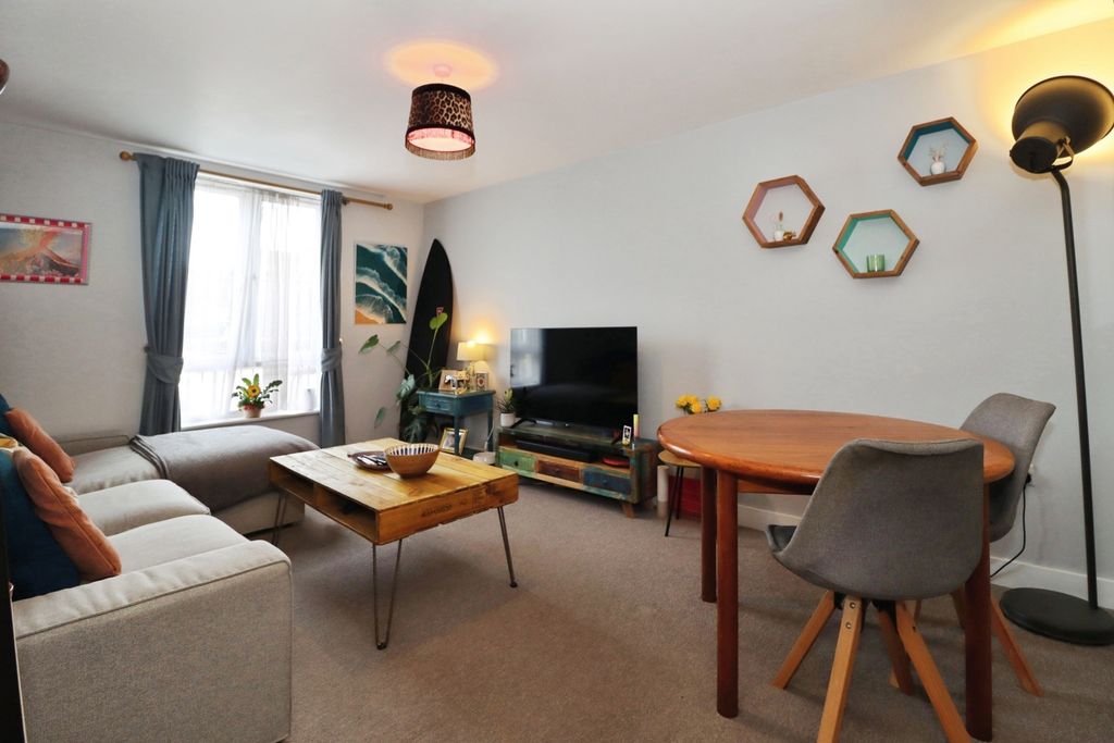 Property photo 2 of 17 Pbox-Img.Jpg