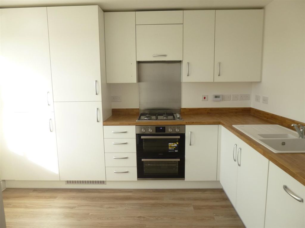 Property photo 2 of 15 Kitchen