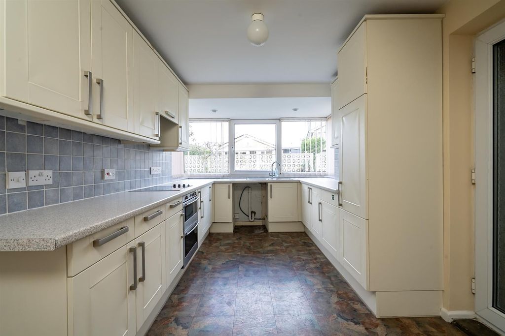 Property photo 3 of 15 Kitchen