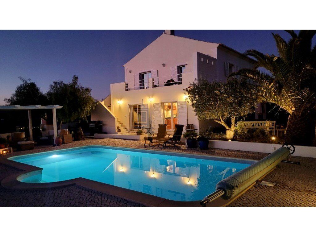 Property photo 1 of 37 Exclusive 4 Bedroom Villa With Pool And Stunning Views.