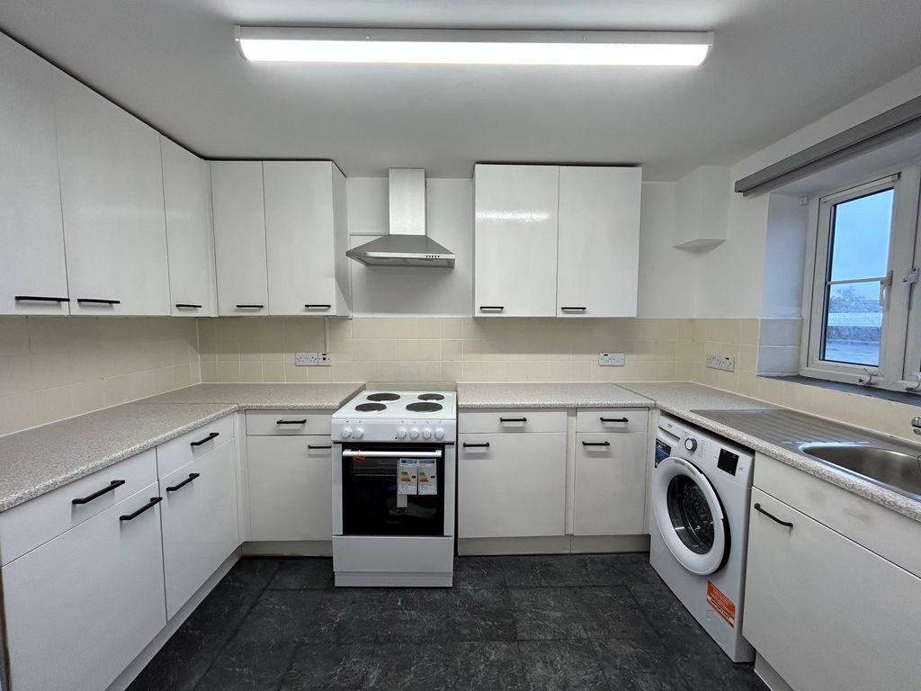 Property photo 3 of 14 Kitchen