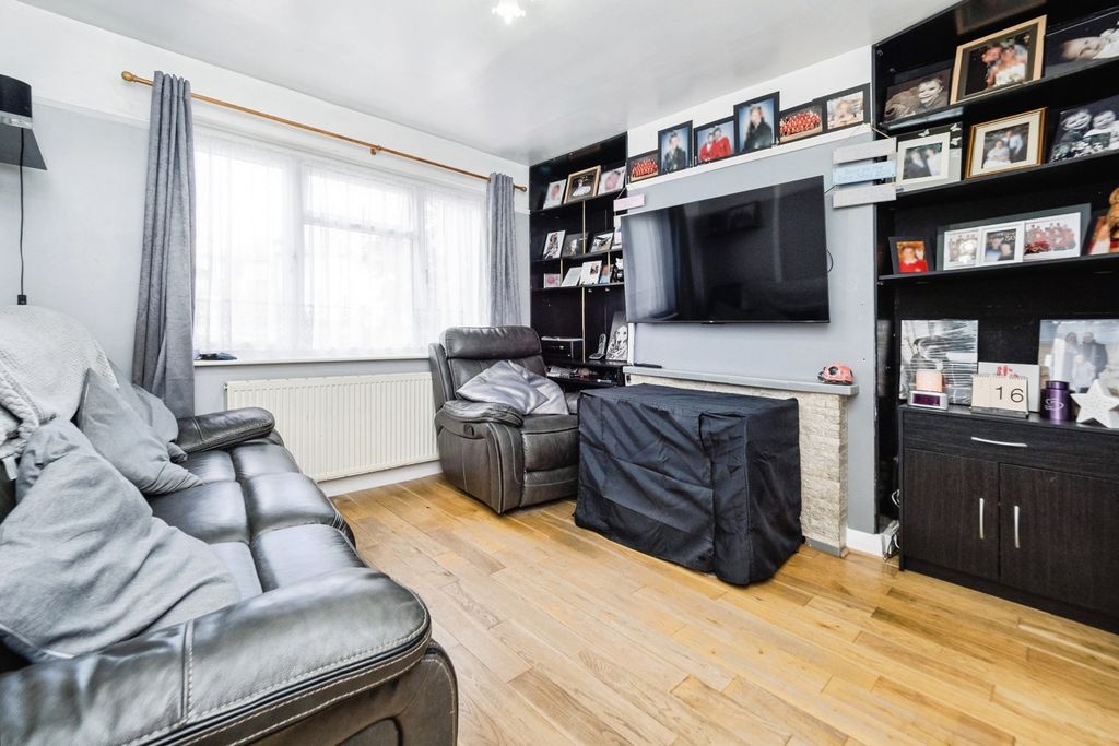 Property photo 2 of 17 Photo