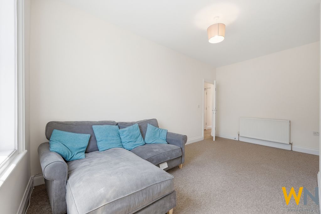 Property photo 3 of 10 Photo 8