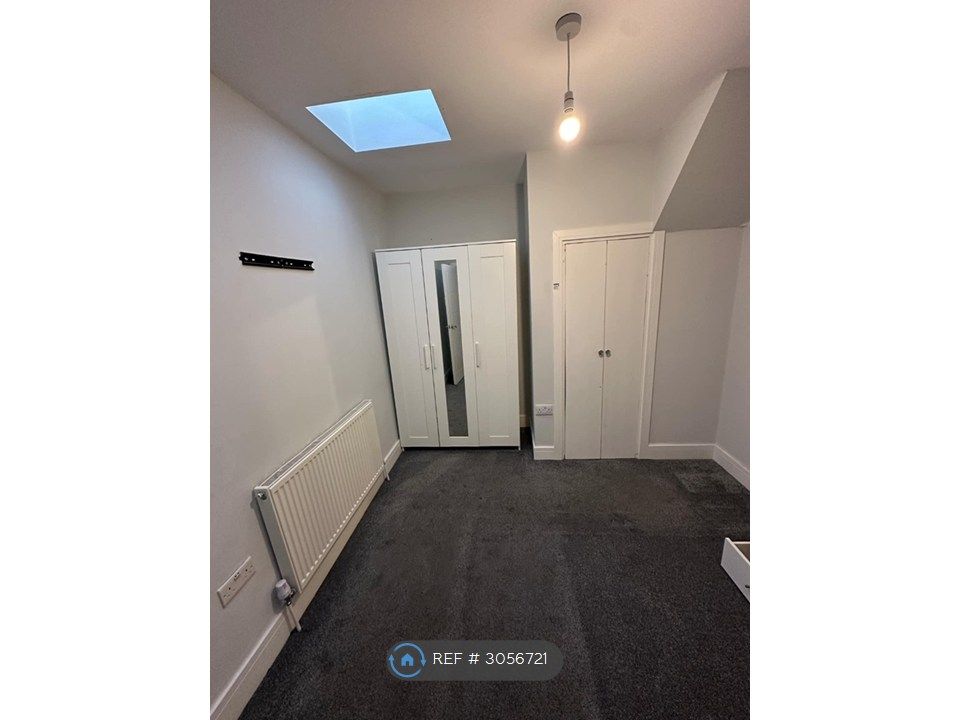 Property photo 3 of 10 Bedroom