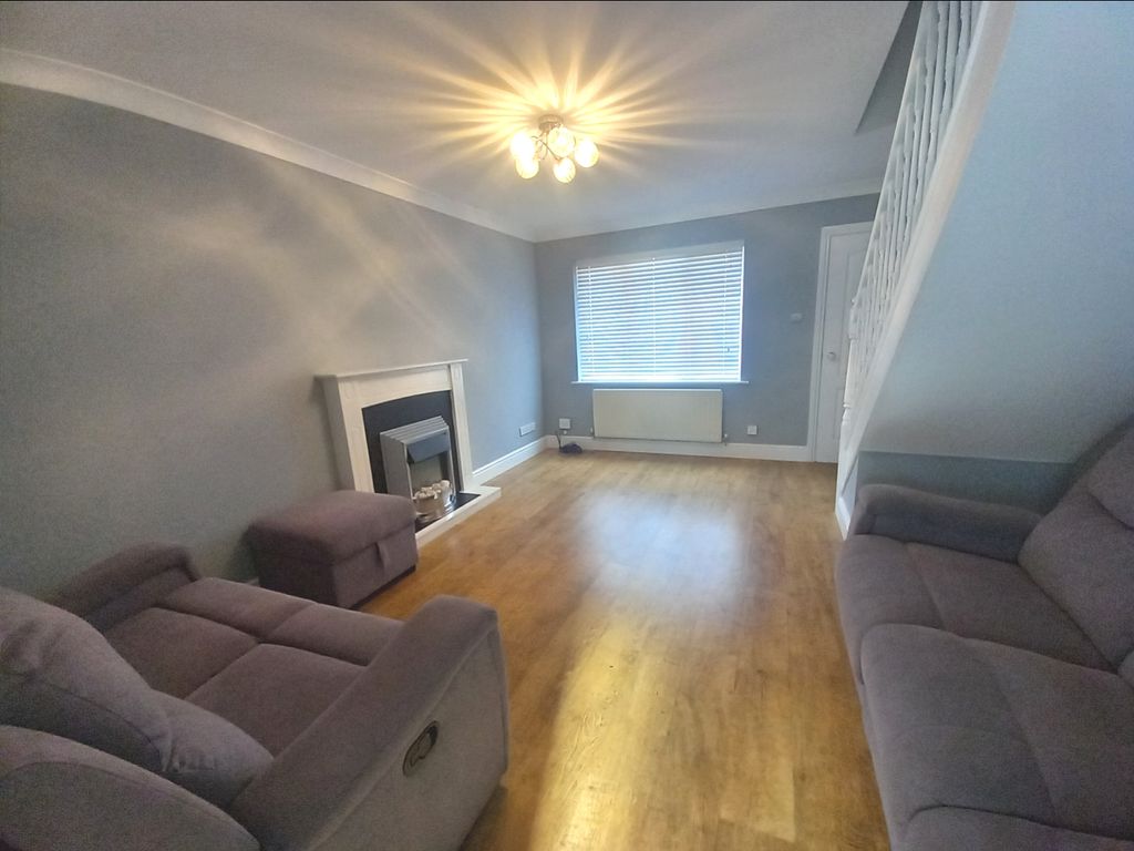 Property photo 3 of 13 Lounge