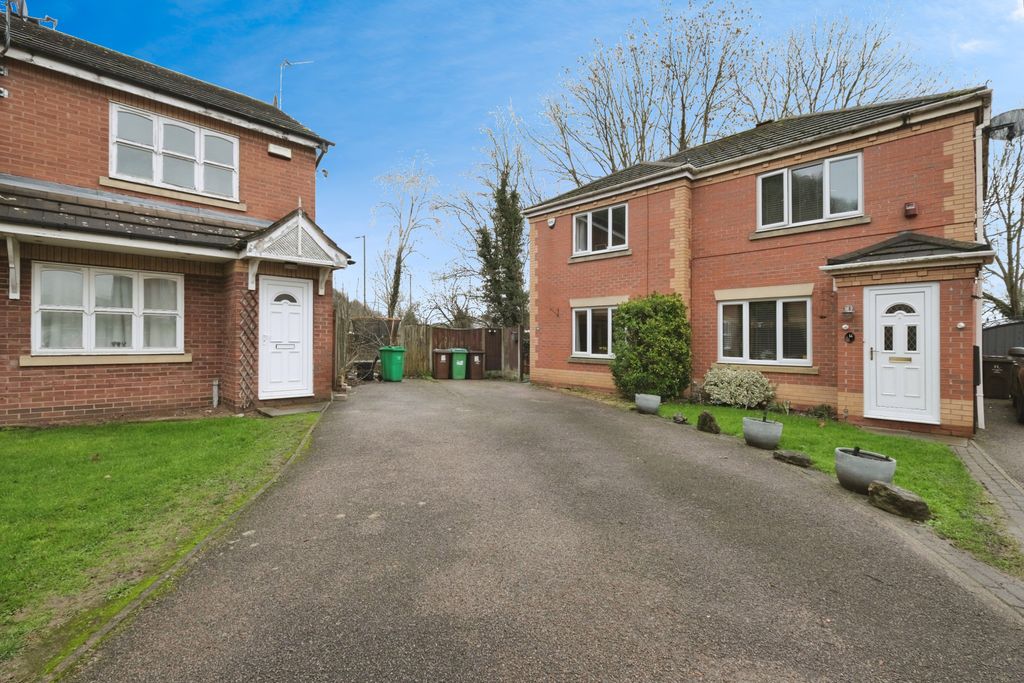 Property photo 1 of 12 Driveway