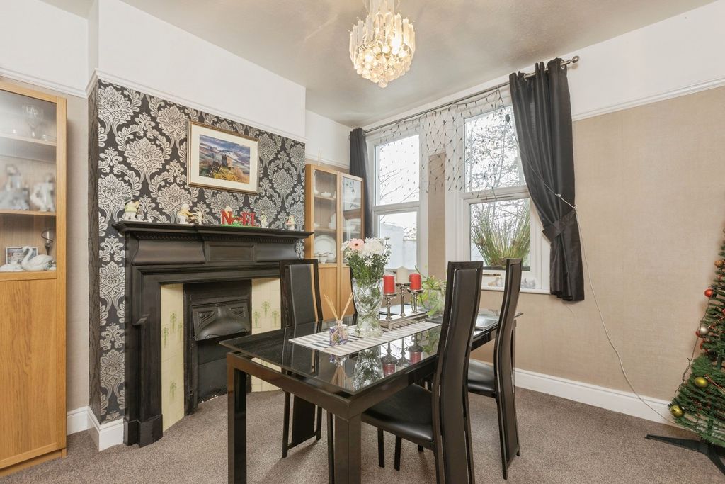 Property photo 3 of 17 Dining Room