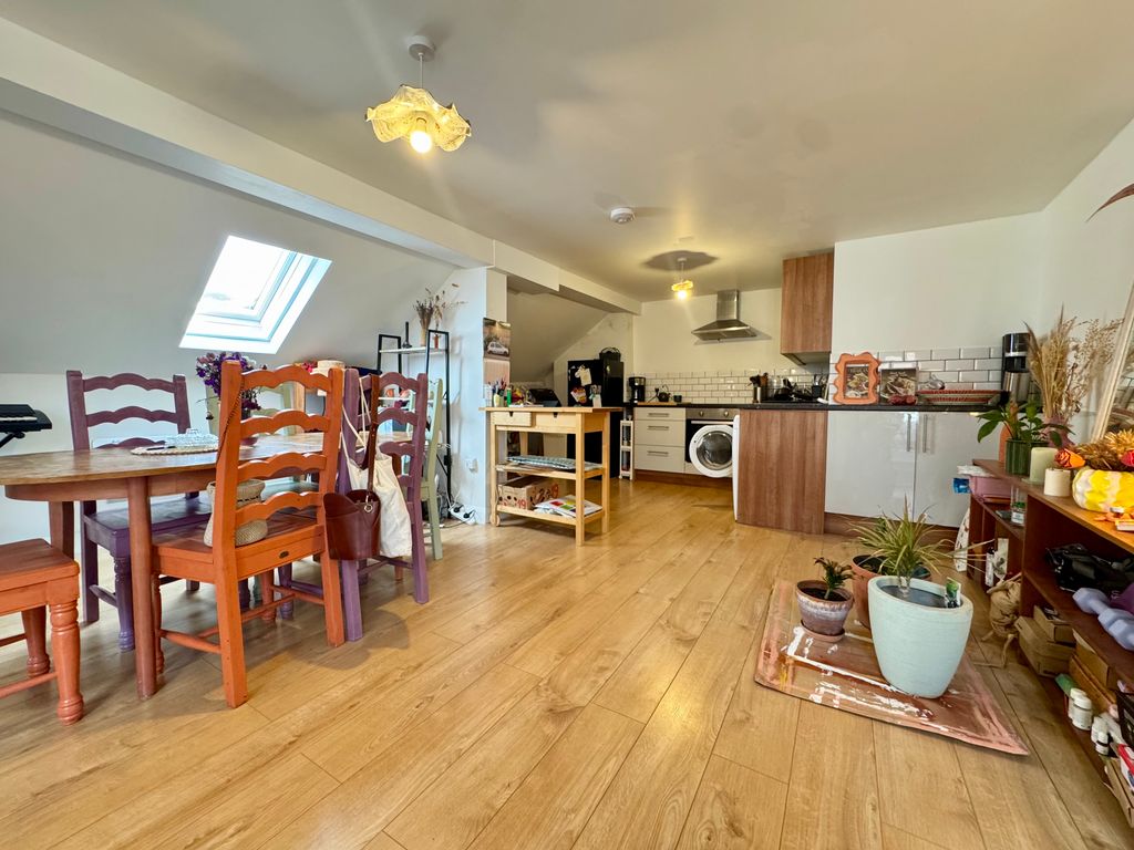 Property photo 3 of 11 Image