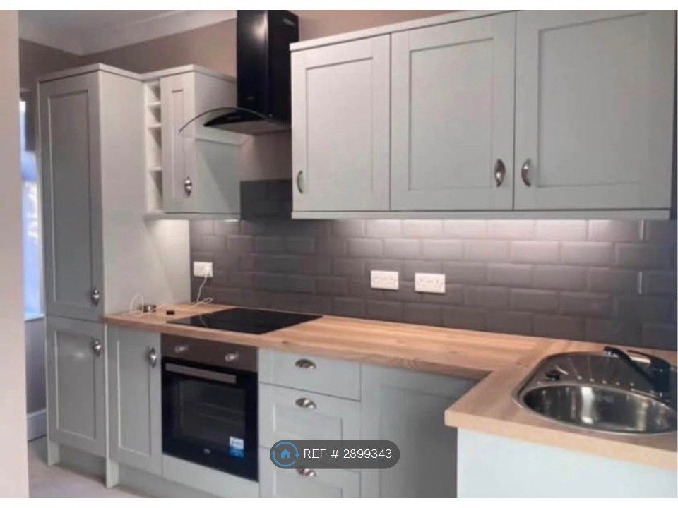 Property photo 1 of 11 Kitchen