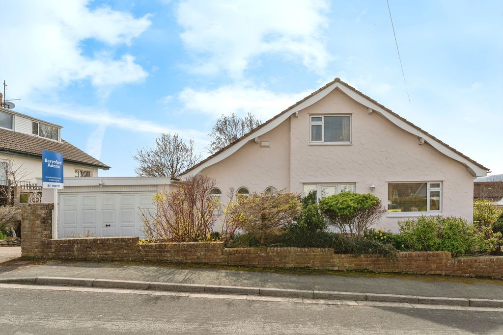 Property photo 2 of 17 Photo
