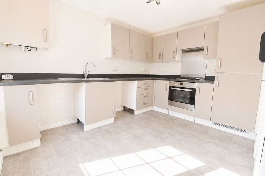 Property photo 2 of 12 Kitchen