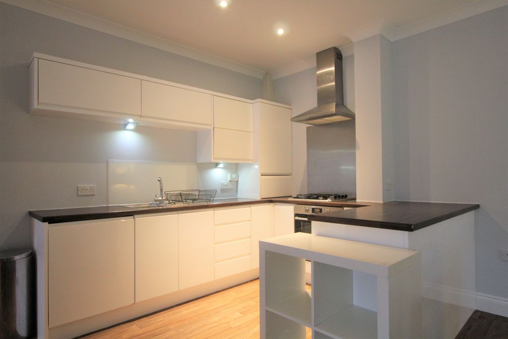 Property photo 3 of 7 Kitchen