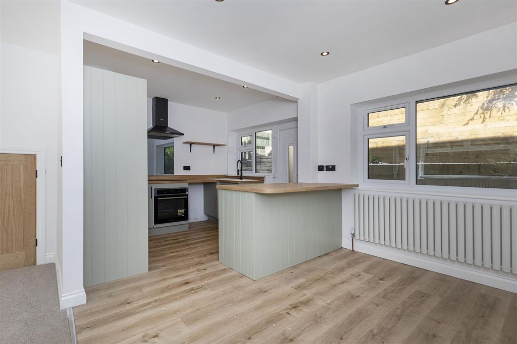 Property photo 2 of 31 Living Kitchen