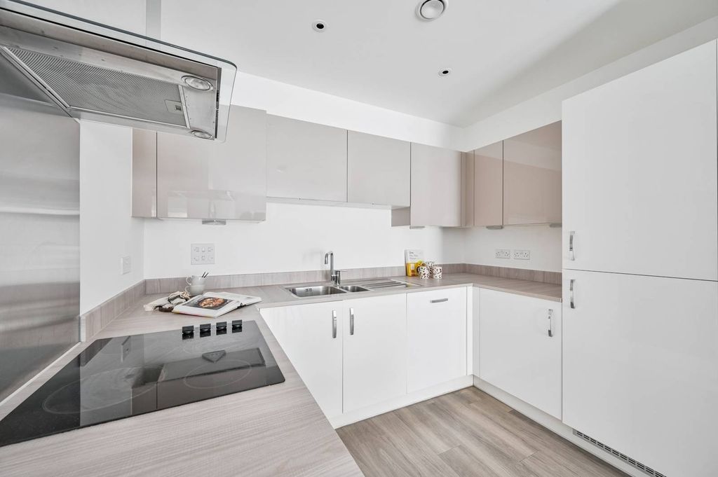 Property photo 2 of 23