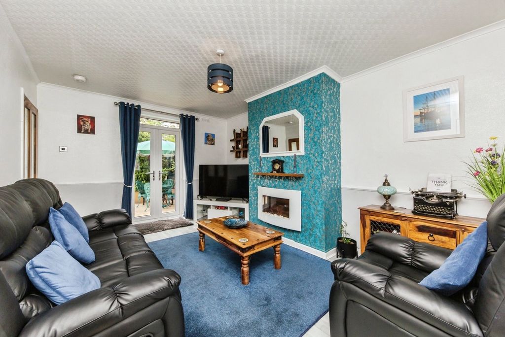Property photo 2 of 17 Photo