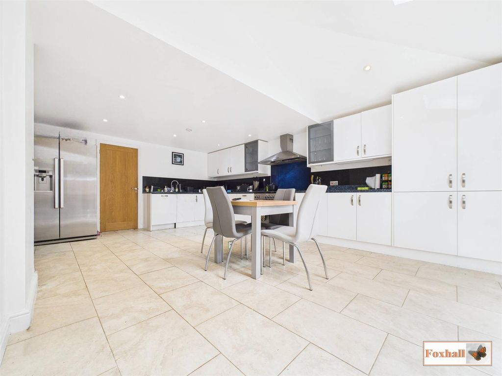Property photo 3 of 25 Kitchen Area