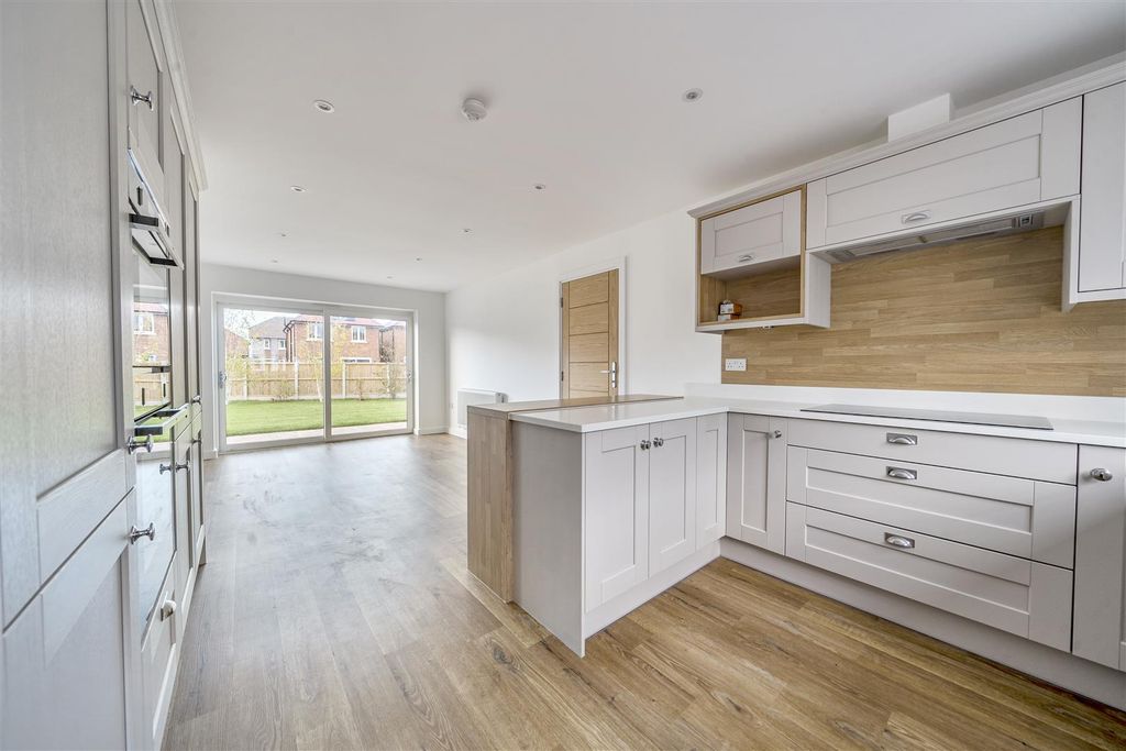 Property photo 3 of 24 1364355-10-68E6Ba343Bc69.Jpg