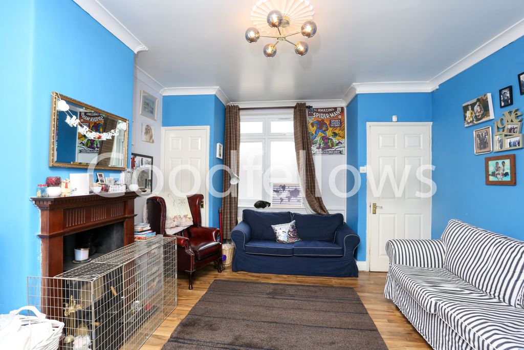 Property photo 2 of 9 99 Topsham Rd-9.Jpg