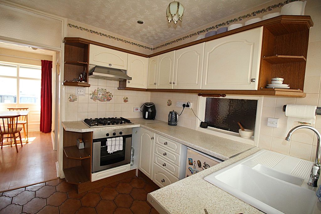 Property photo 3 of 24