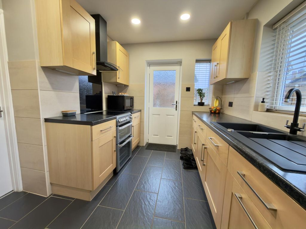 Property photo 3 of 23 Kitchen