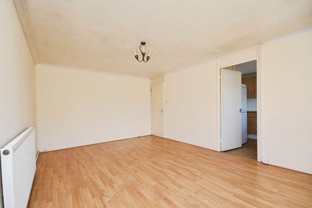 Property photo 2 of 16 Lounge