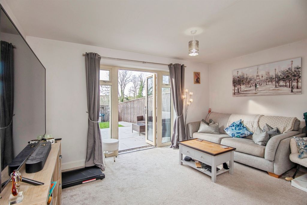 Property photo 2 of 20