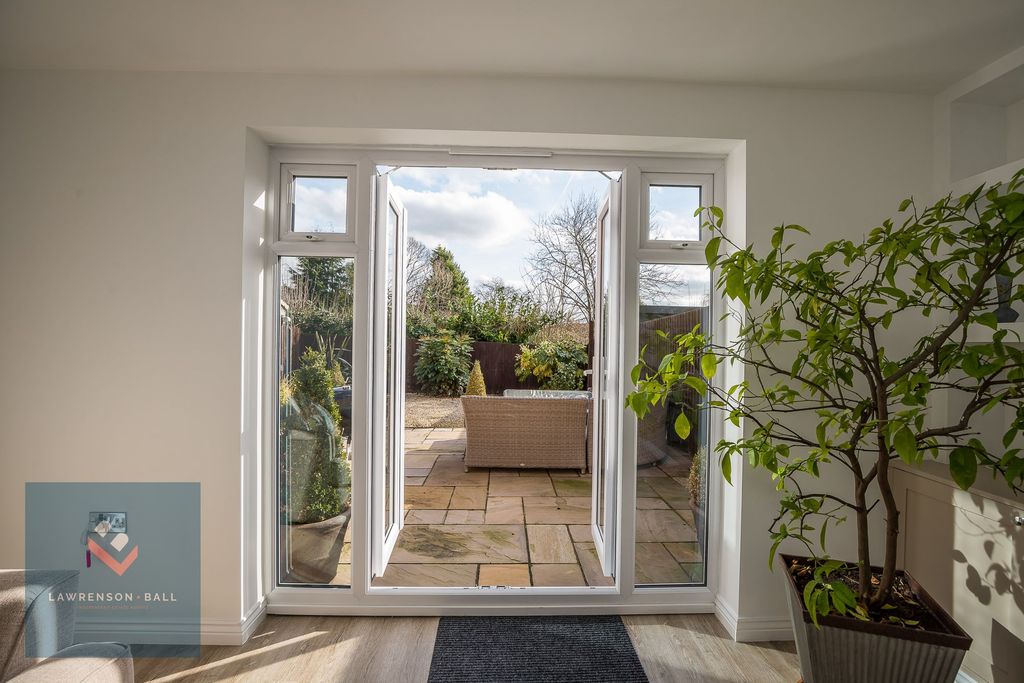 Property photo 3 of 17 Living Room