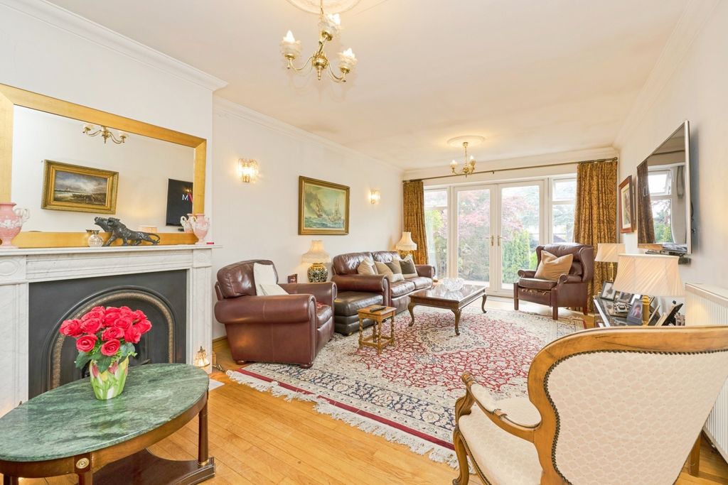 Property photo 2 of 17 Photo
