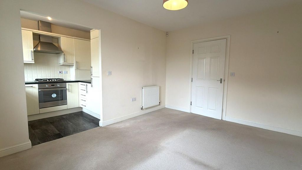 Property photo 2 of 14 E .Jpg