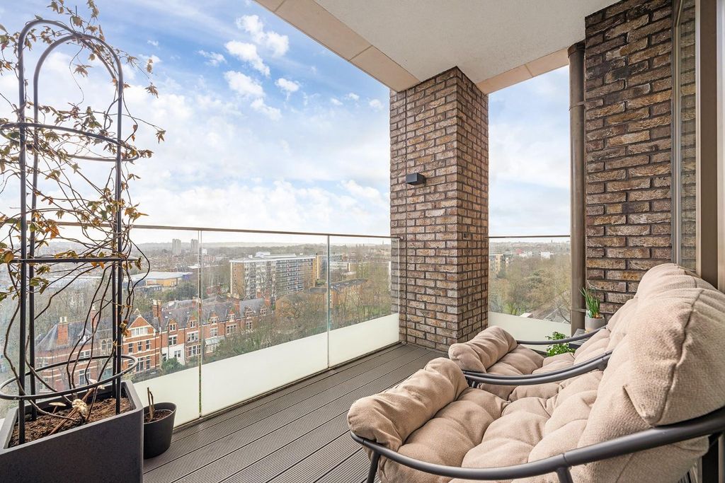 Property photo 2 of 21 Terrace.Jpg