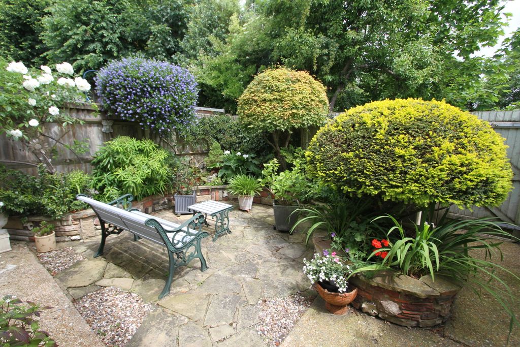 Property photo 2 of 12