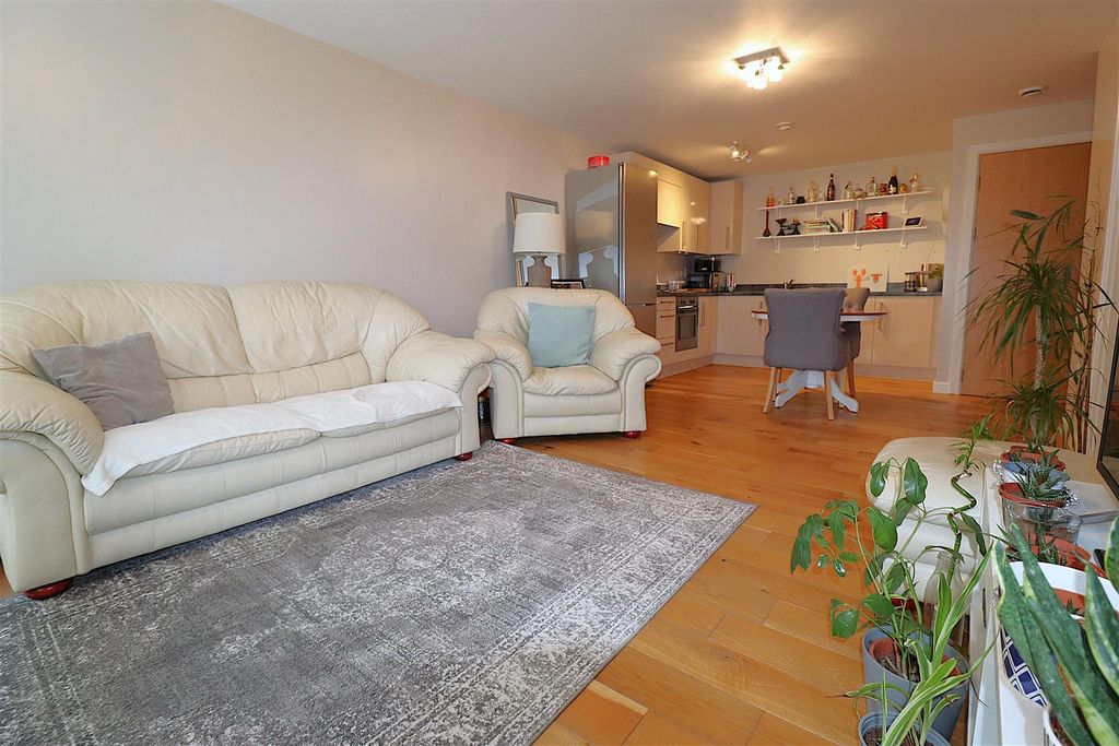 Property photo 2 of 10 Lounge/Diner