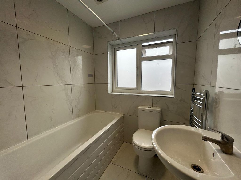 Property photo 3 of 7 Gallery