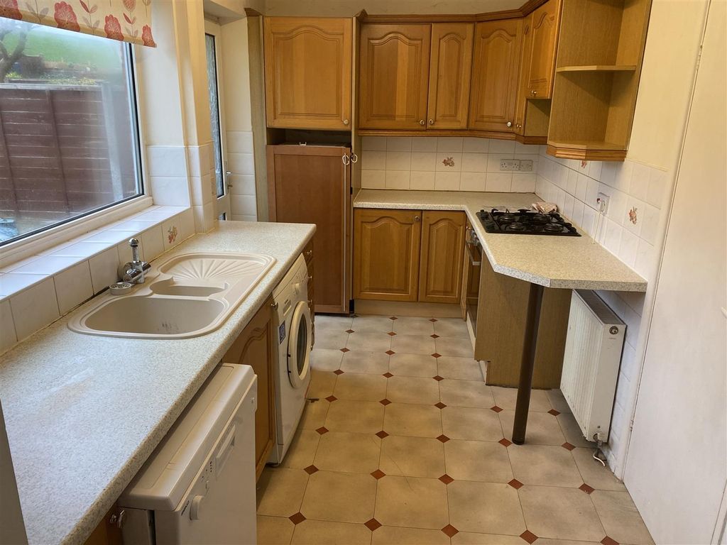 Property photo 3 of 14 Kitchen