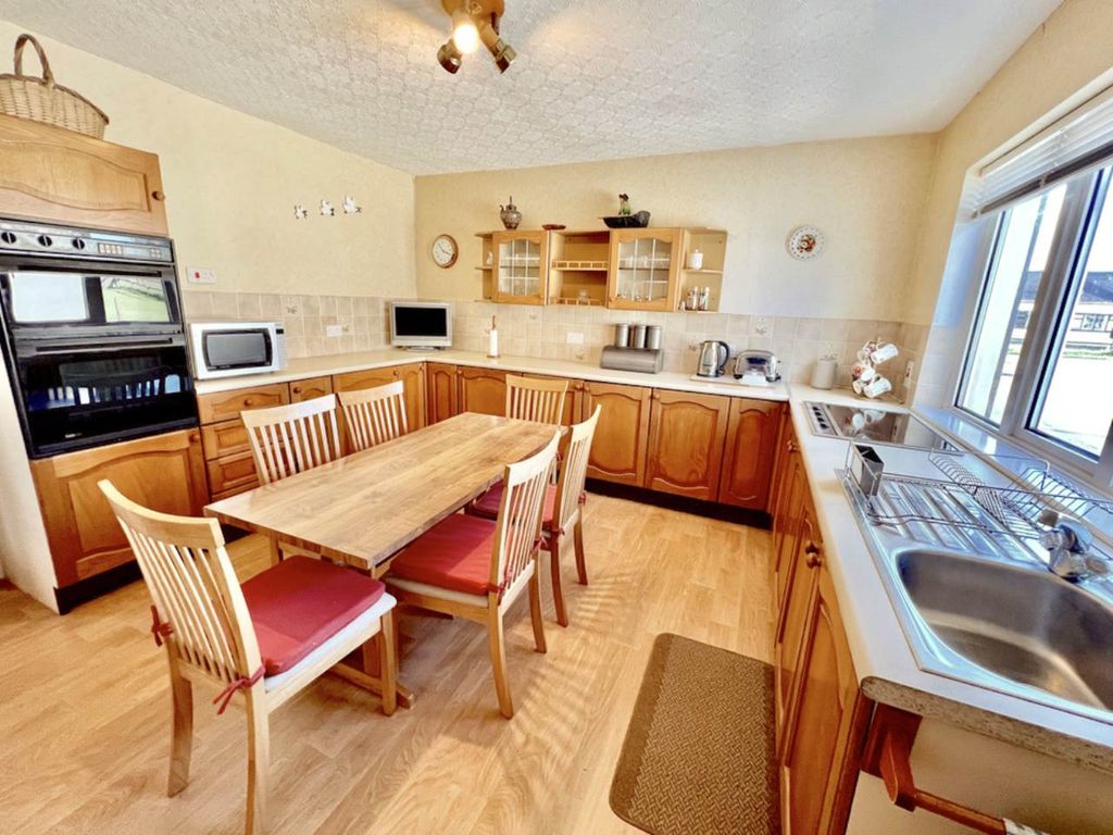 Property photo 3 of 20 Kitchen 1