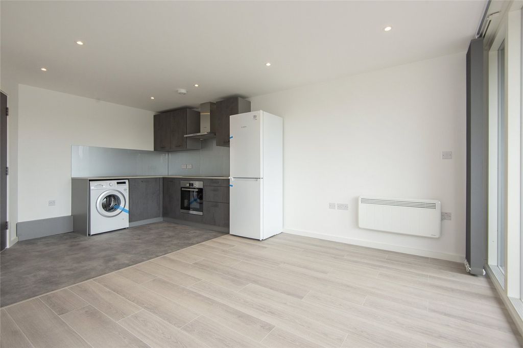 Property photo 2 of 11 Kitchen/Reception